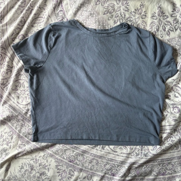 Woman’s cropped top - Picture 1 of 3